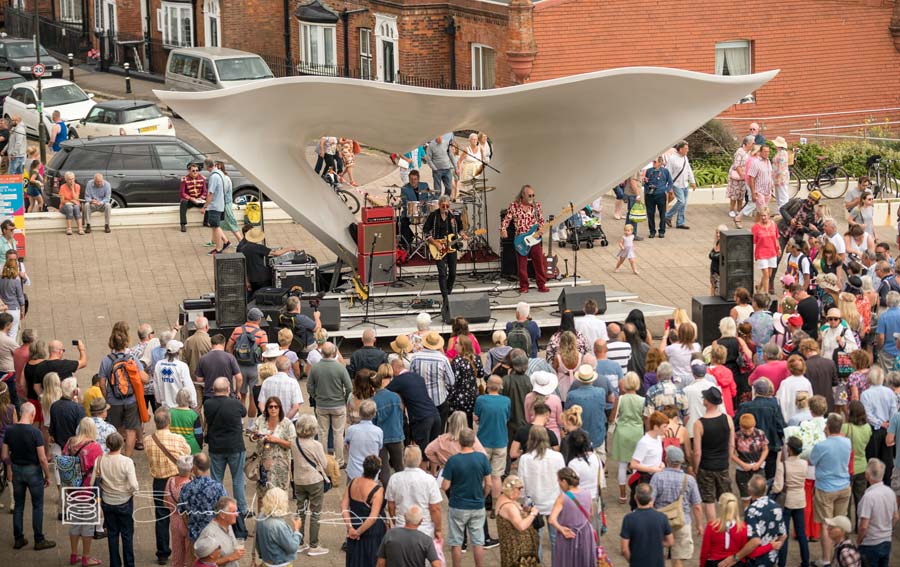 Freak Flag on the DLWP terrace stage